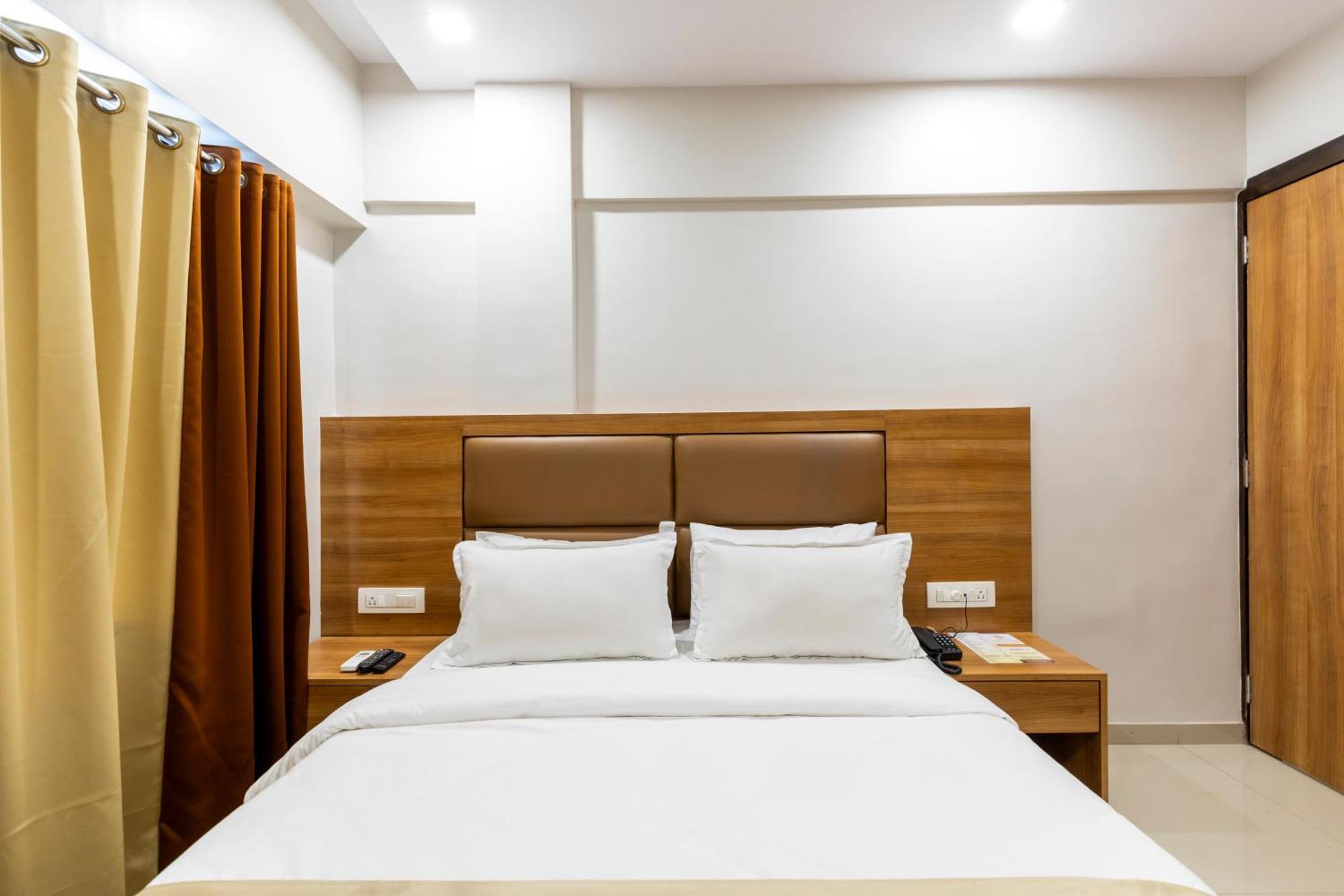 Hotel Embassy Park - Bkc Bombay Extérieur photo