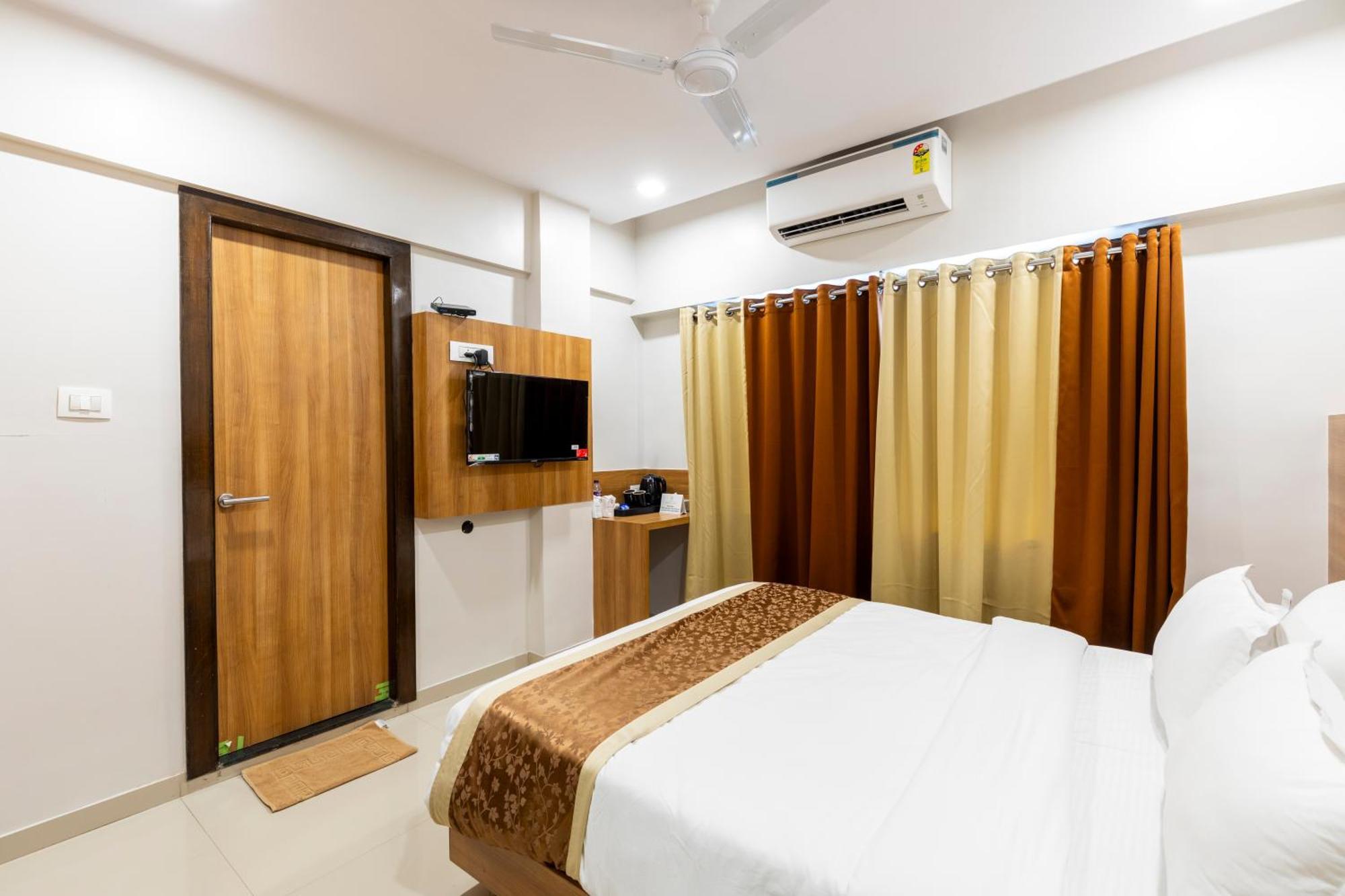 Hotel Embassy Park - Bkc Bombay Extérieur photo