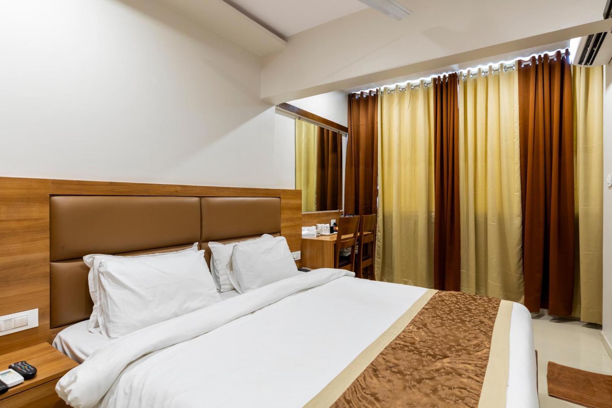 Hotel Embassy Park - Bkc Bombay Extérieur photo